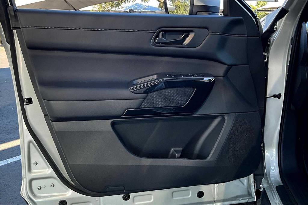 new 2025 Nissan Pathfinder car, priced at $40,890