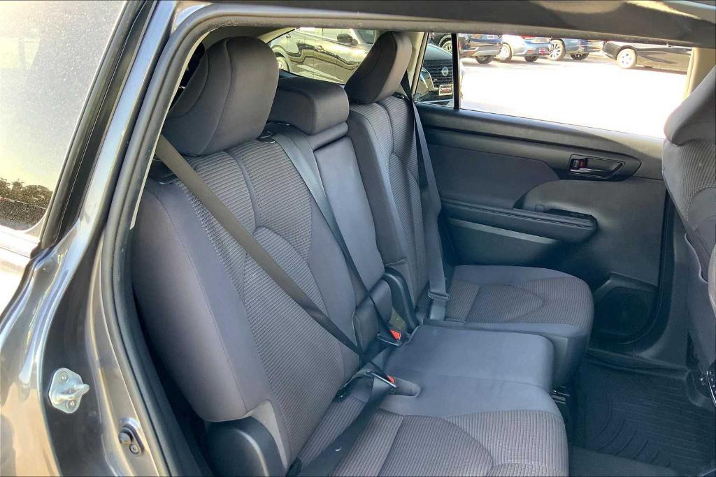 used 2022 Toyota Highlander car, priced at $29,617