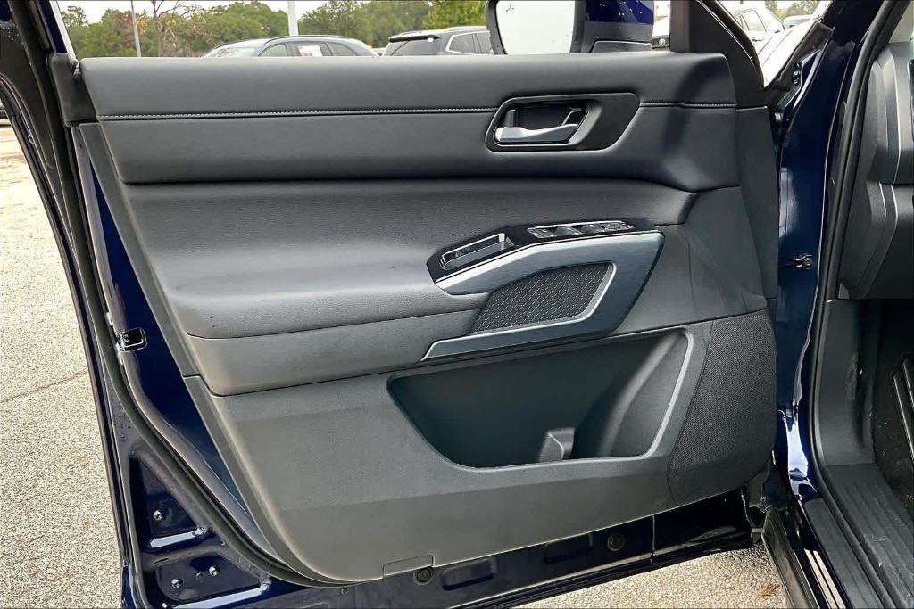 new 2025 Nissan Pathfinder car, priced at $39,590