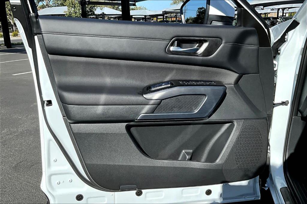 new 2025 Nissan Pathfinder car, priced at $40,875