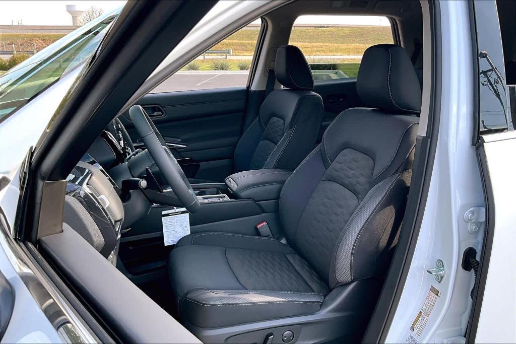 new 2025 Nissan Pathfinder car, priced at $37,825