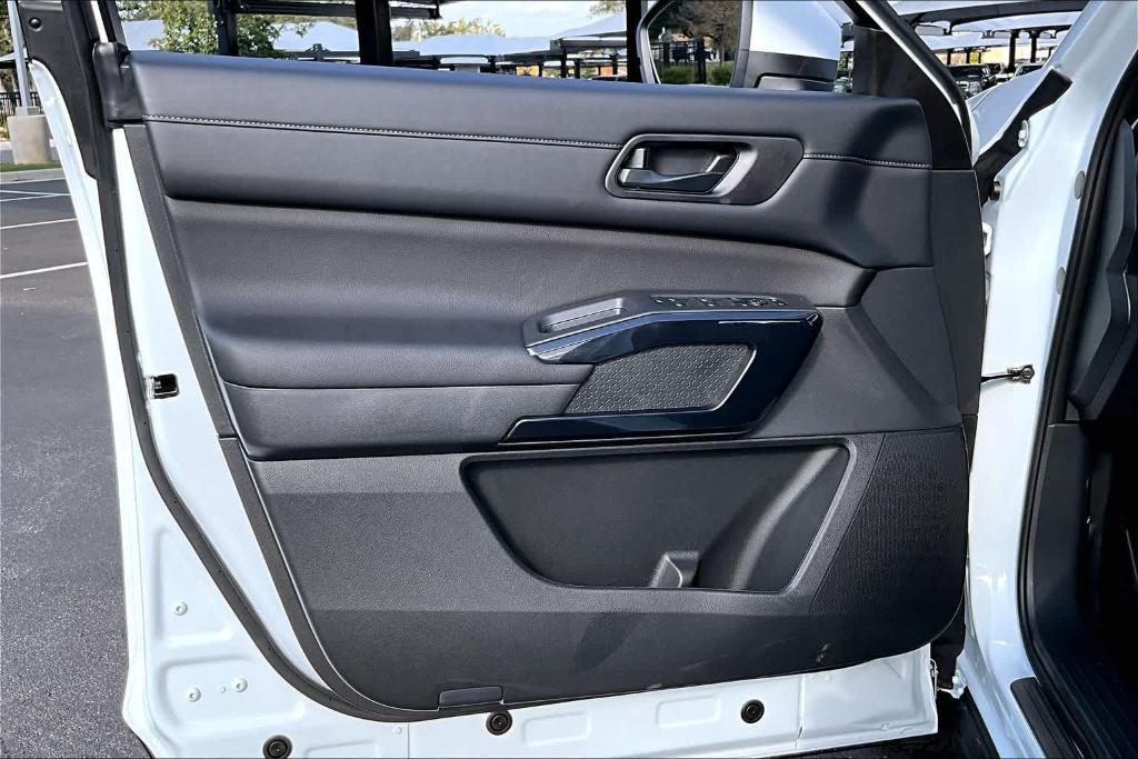 new 2025 Nissan Pathfinder car, priced at $37,825