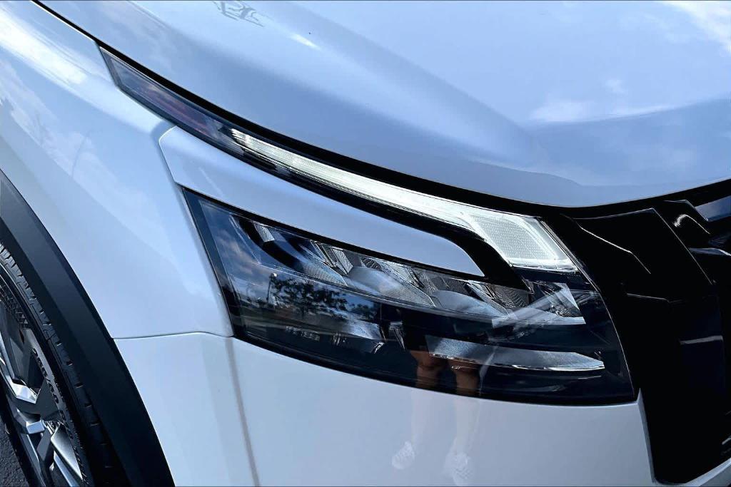 new 2025 Nissan Pathfinder car, priced at $37,825