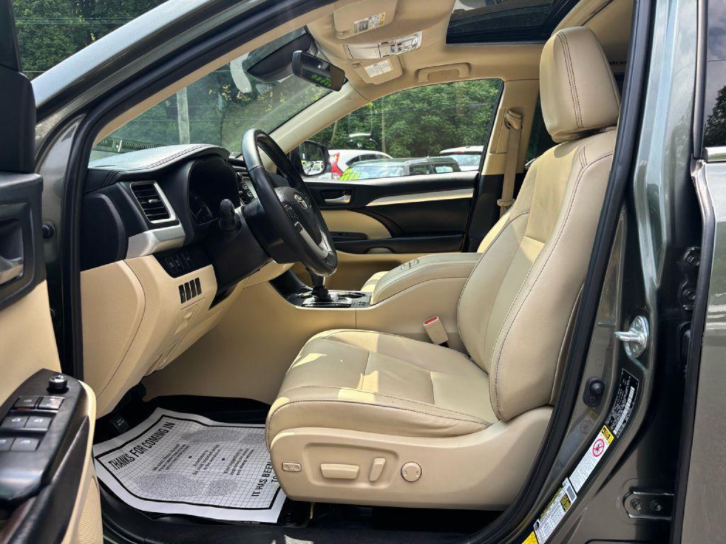 used 2019 Toyota Highlander car, priced at $25,870