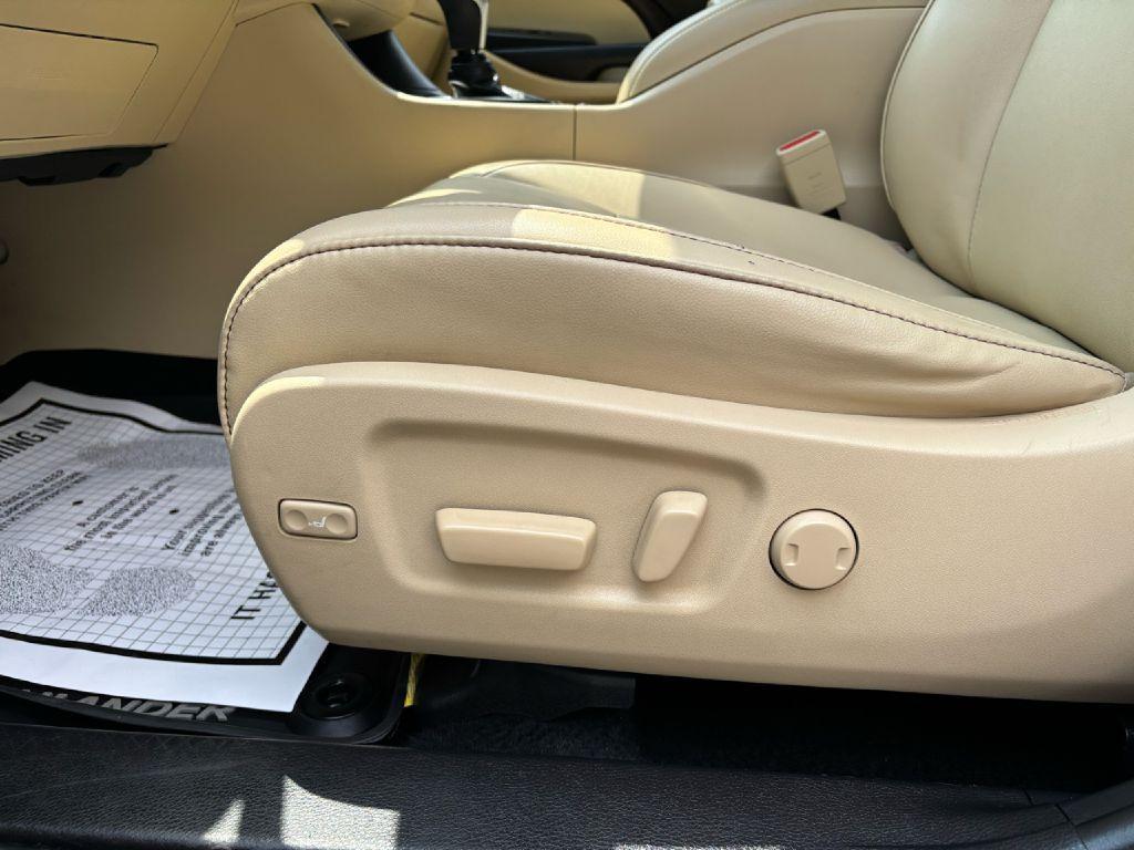 used 2019 Toyota Highlander car, priced at $25,870