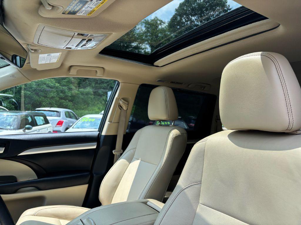 used 2019 Toyota Highlander car, priced at $25,870