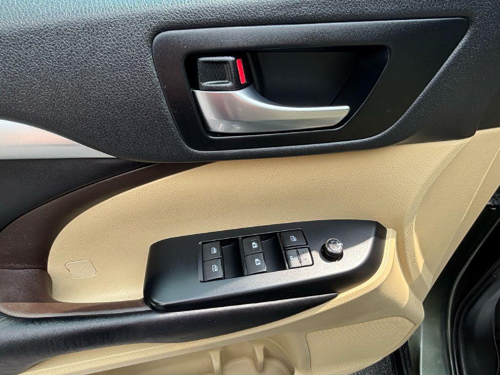 used 2019 Toyota Highlander car, priced at $25,870