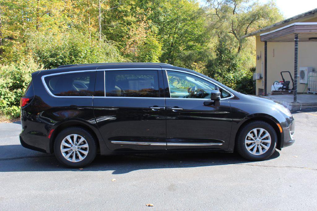 used 2017 Chrysler Pacifica car, priced at $9,688