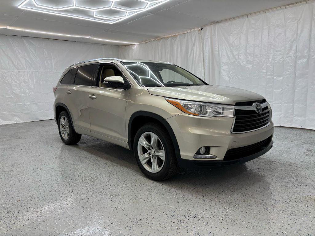 used 2015 Toyota Highlander car, priced at $17,329