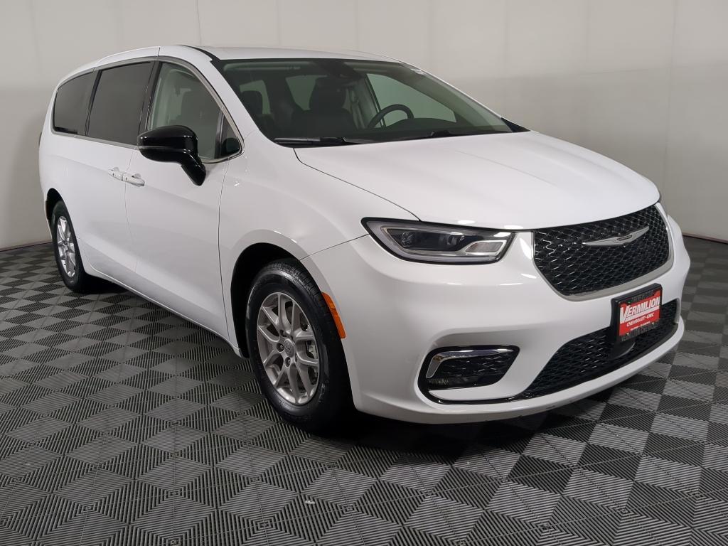 used 2024 Chrysler Pacifica car, priced at $29,500