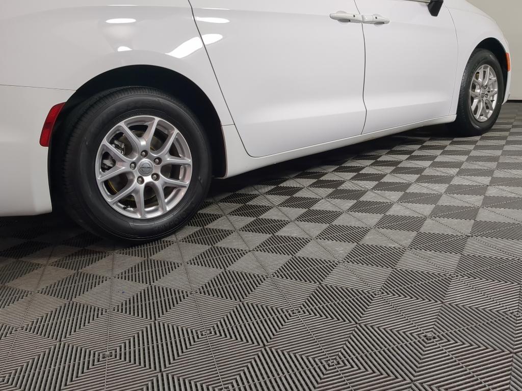 used 2024 Chrysler Pacifica car, priced at $29,500