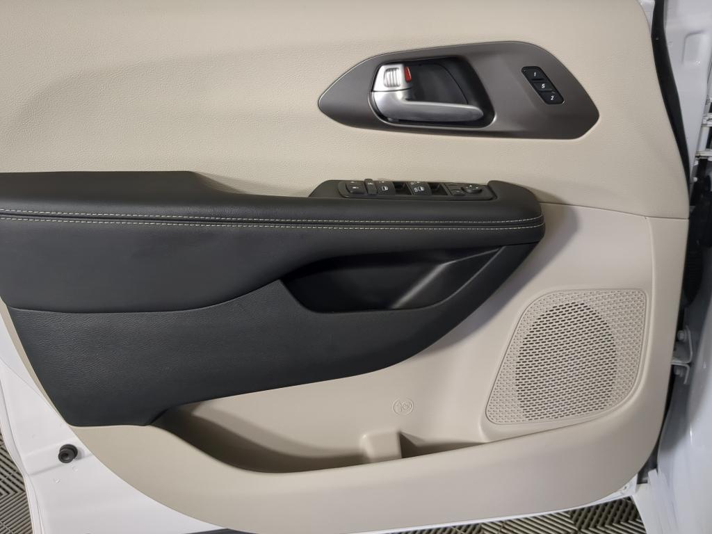 used 2024 Chrysler Pacifica car, priced at $29,500