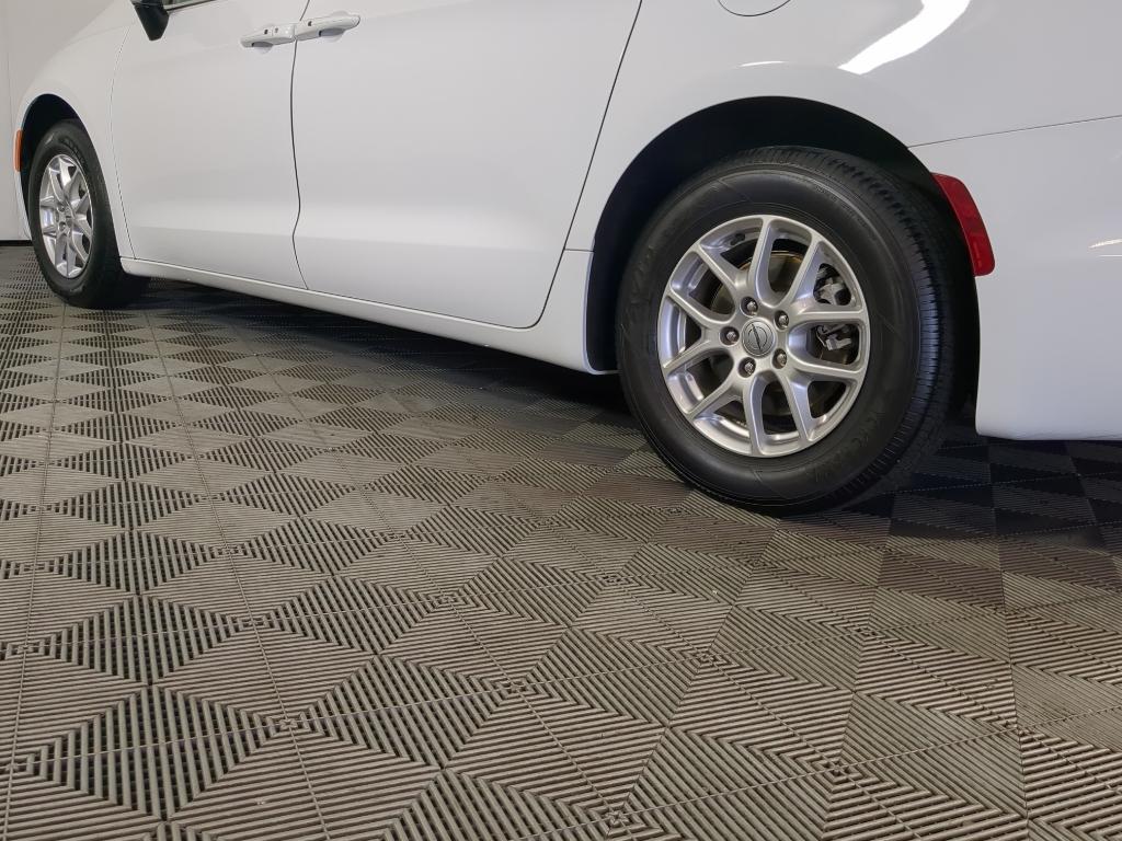 used 2024 Chrysler Pacifica car, priced at $29,500