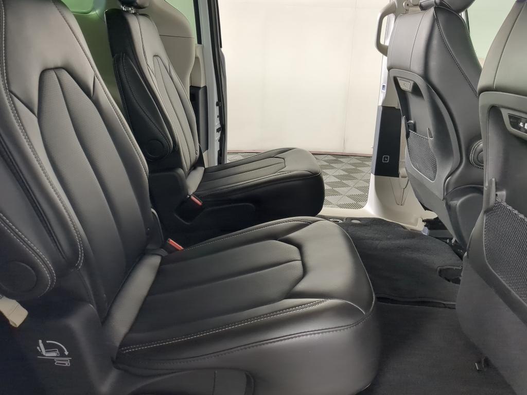 used 2024 Chrysler Pacifica car, priced at $29,500