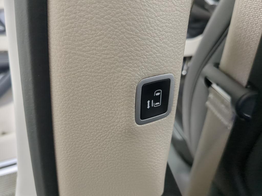 used 2024 Chrysler Pacifica car, priced at $29,500