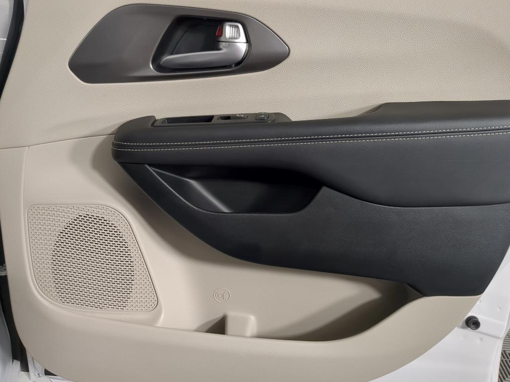 used 2024 Chrysler Pacifica car, priced at $29,500