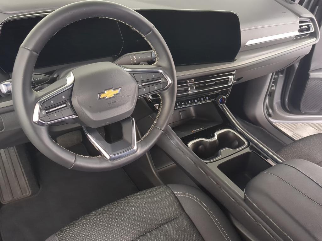 used 2025 Chevrolet Traverse car, priced at $37,698