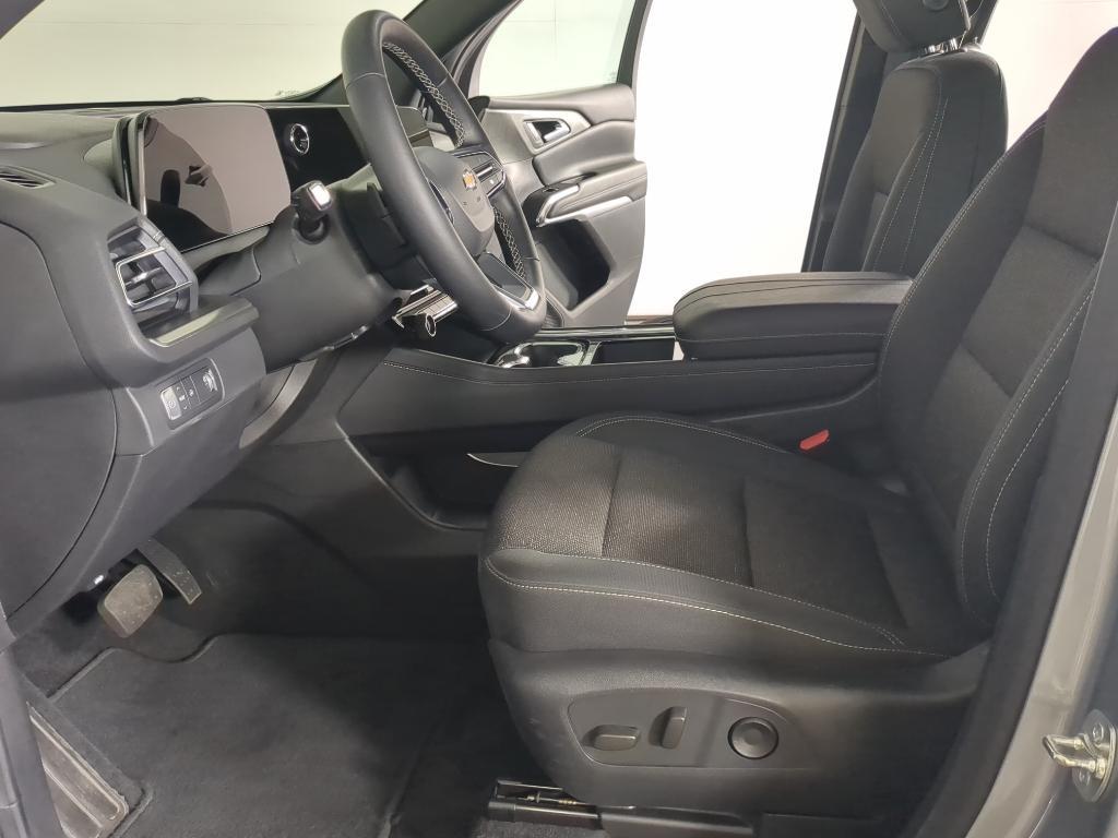 used 2025 Chevrolet Traverse car, priced at $37,698