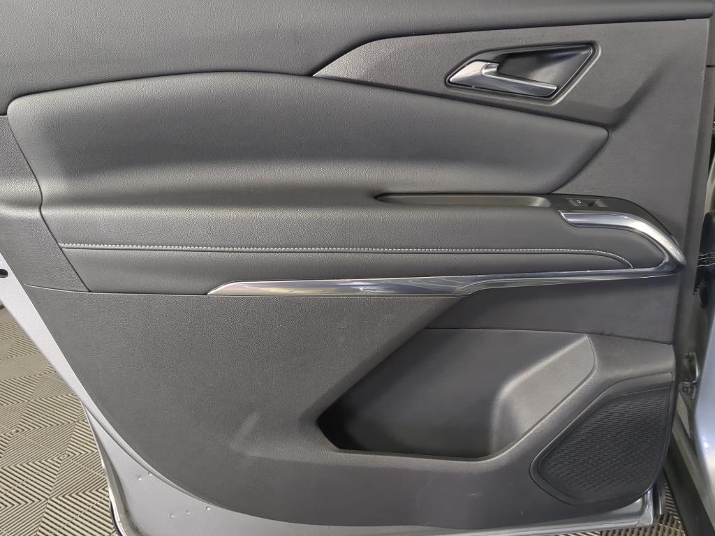 used 2025 Chevrolet Traverse car, priced at $37,698