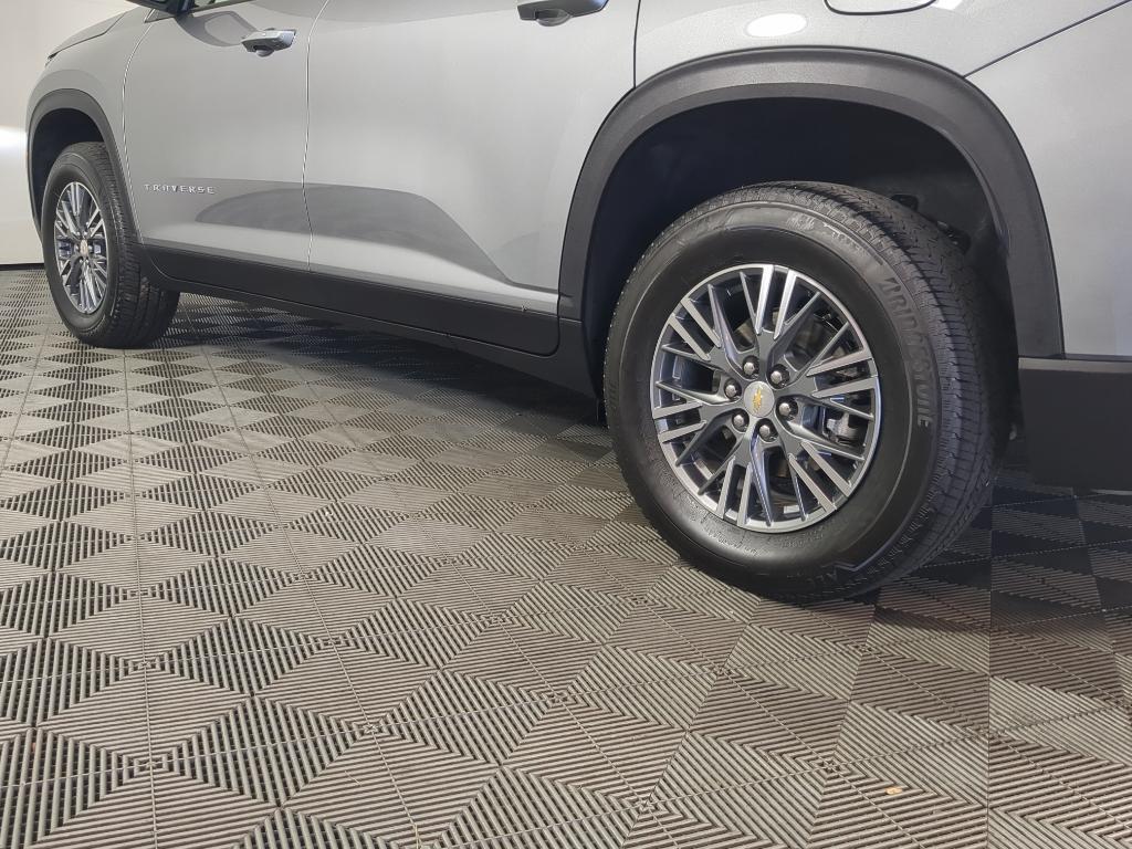 used 2025 Chevrolet Traverse car, priced at $37,698