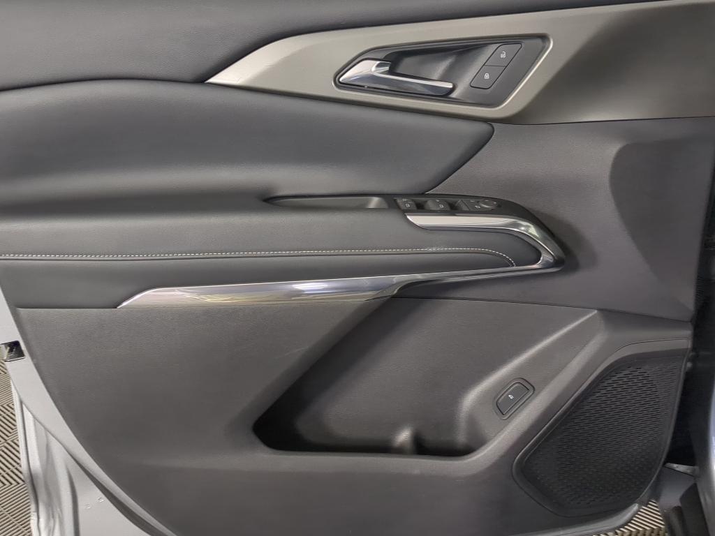 used 2025 Chevrolet Traverse car, priced at $37,698