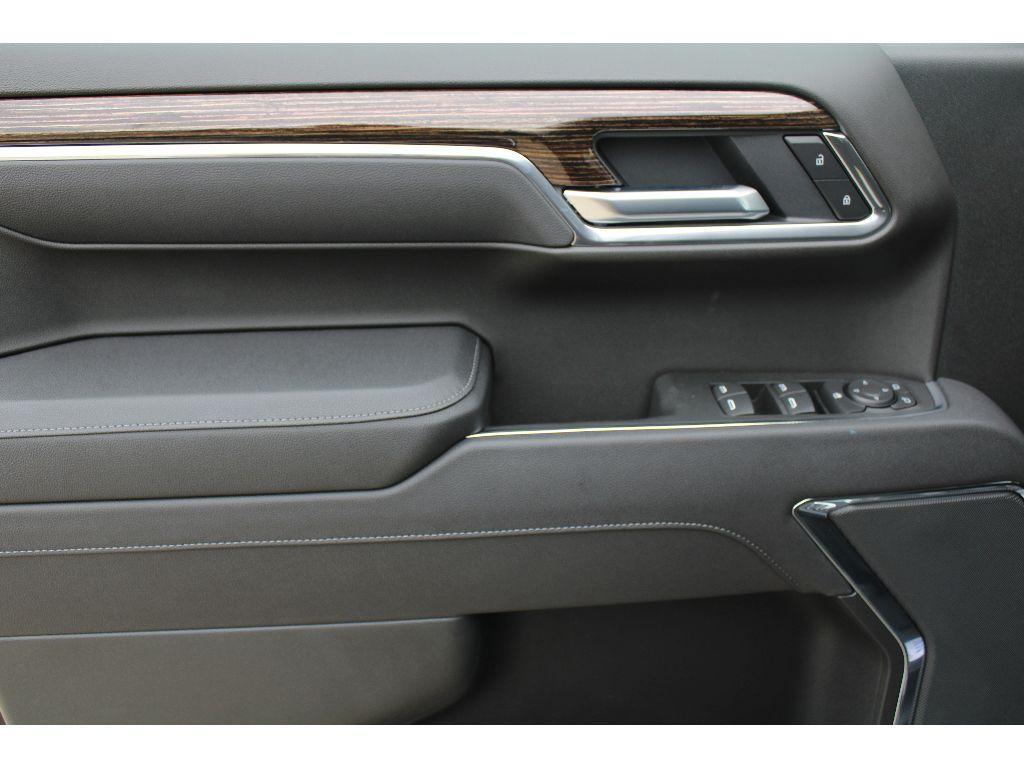 new 2025 GMC Sierra 1500 car, priced at $47,945