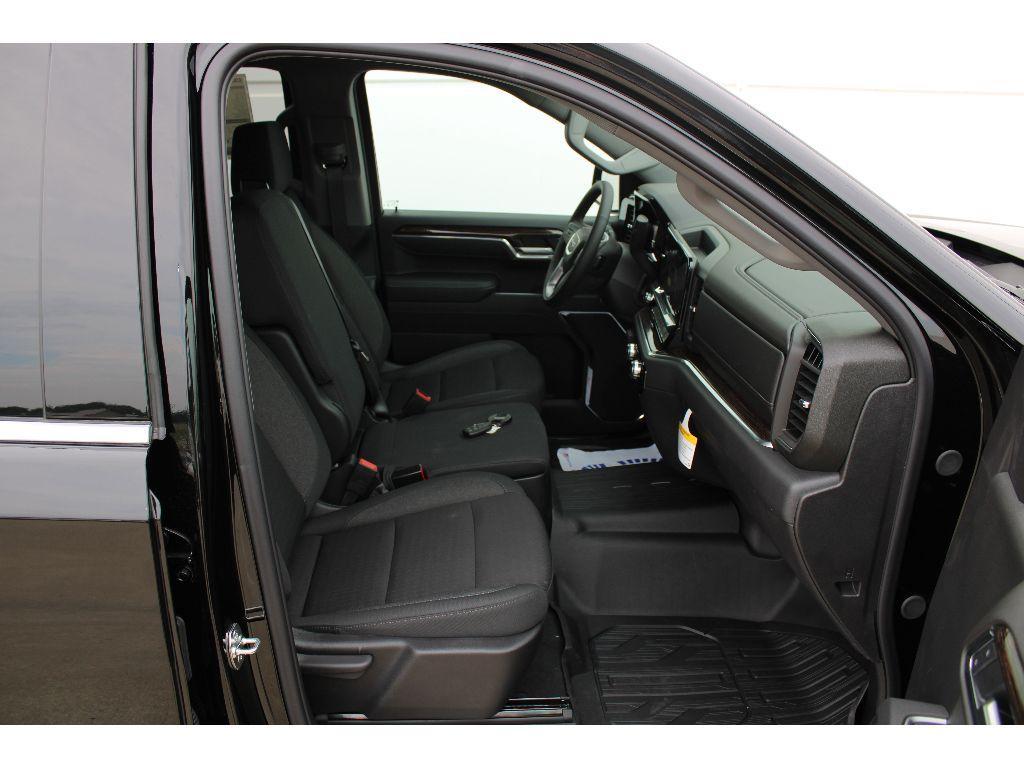 new 2025 GMC Sierra 1500 car, priced at $47,945