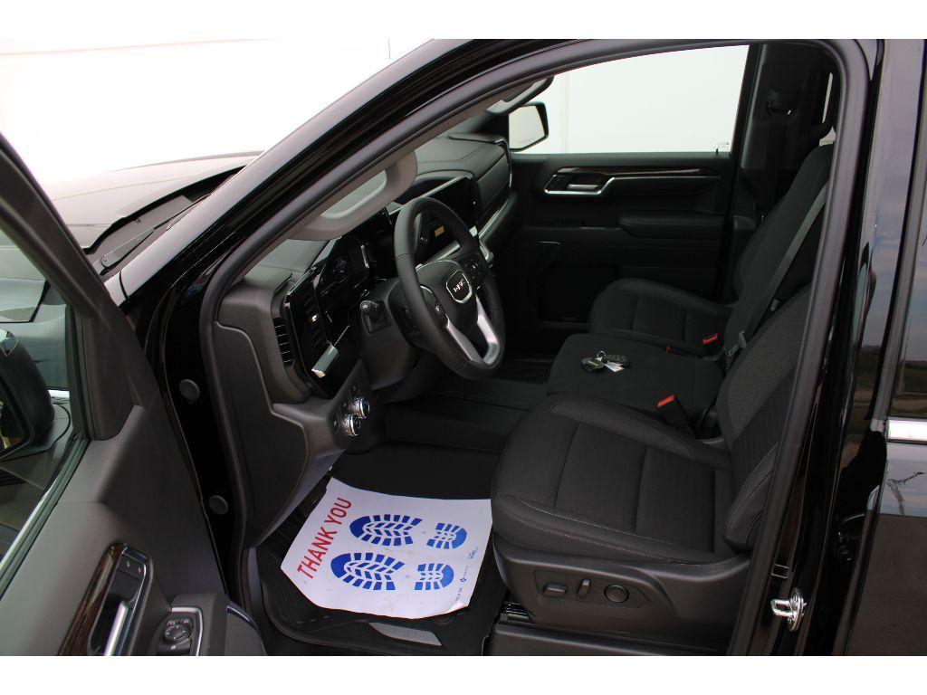 new 2025 GMC Sierra 1500 car, priced at $47,945