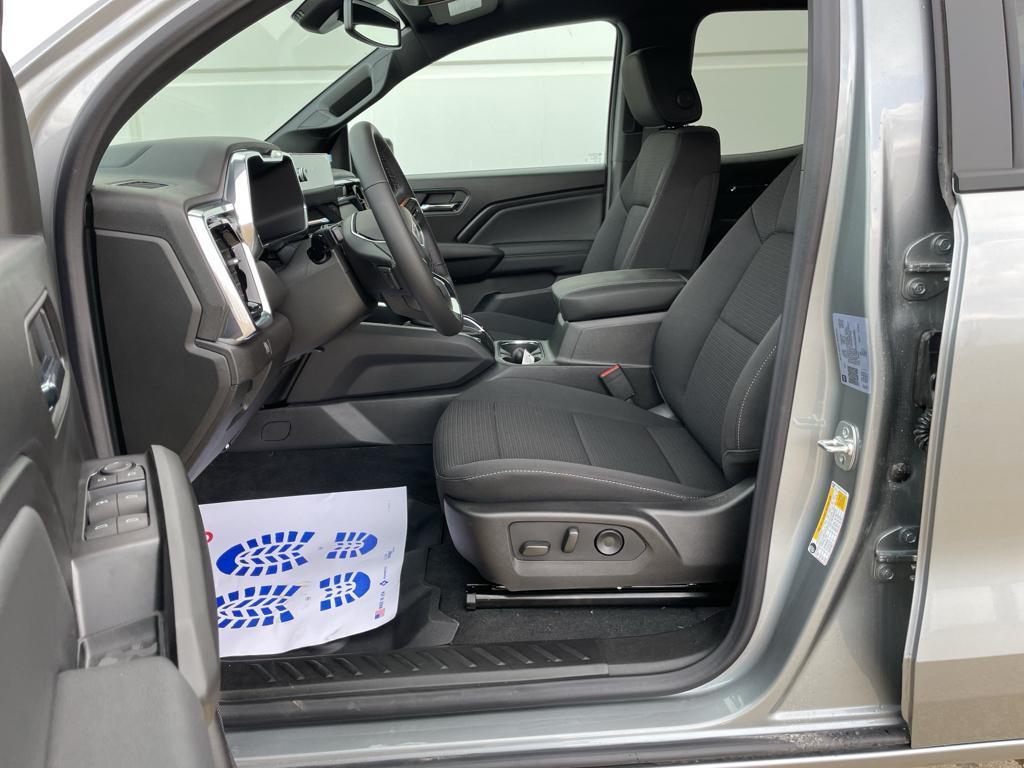 new 2025 GMC Canyon car, priced at $39,345