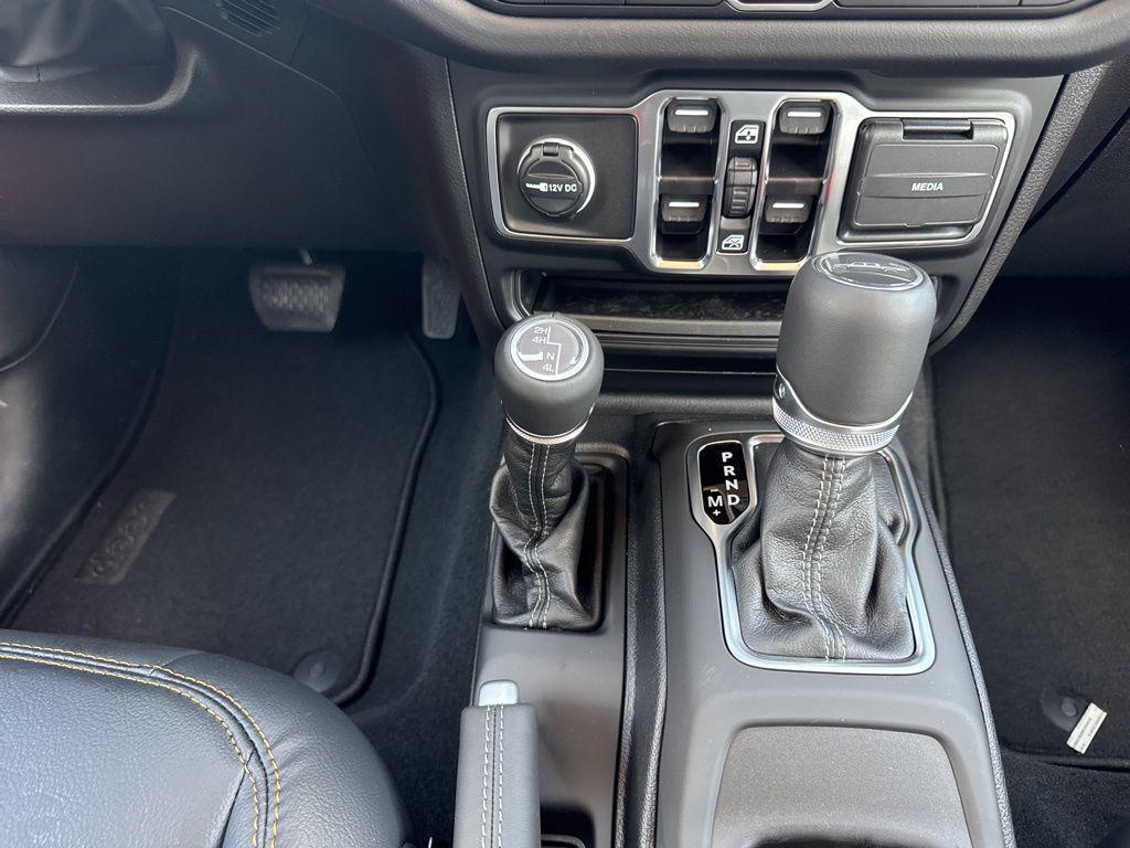 new 2025 Jeep Gladiator car, priced at $44,285