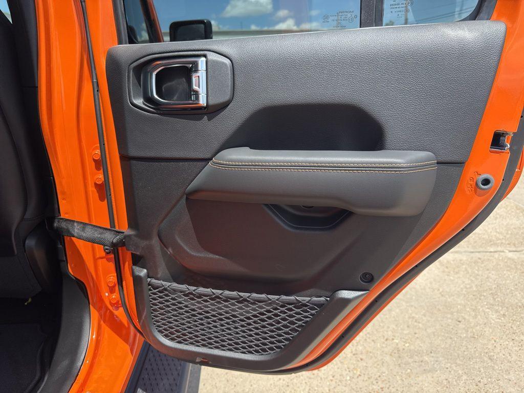 new 2025 Jeep Gladiator car, priced at $44,285