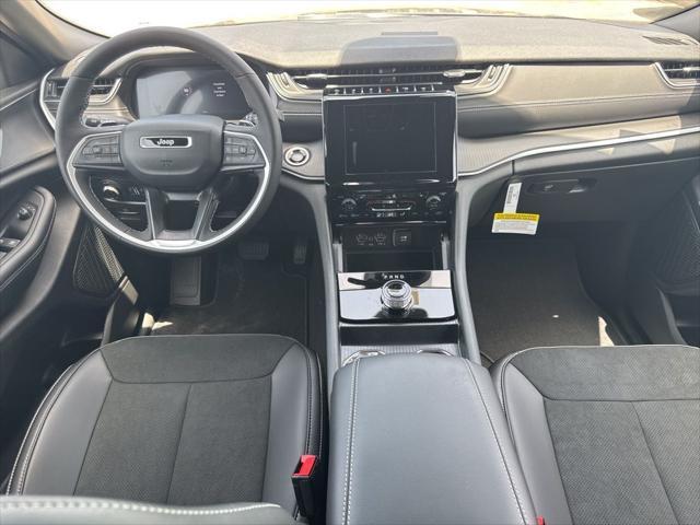 new 2025 Jeep Grand Cherokee car, priced at $40,474