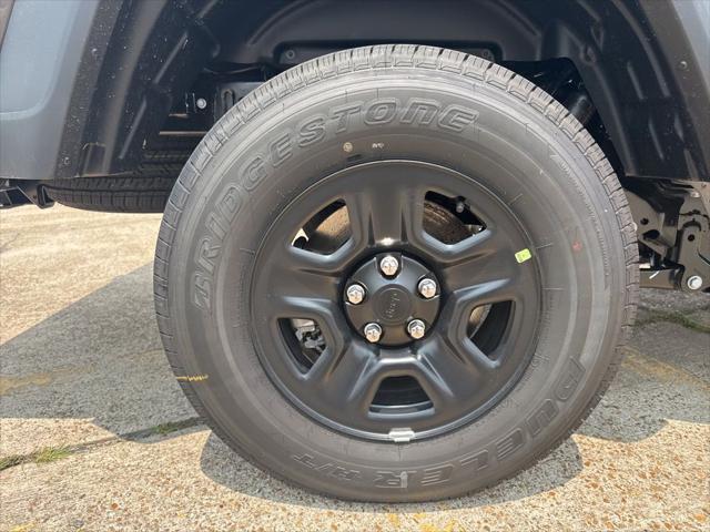 new 2025 Jeep Gladiator car, priced at $40,912