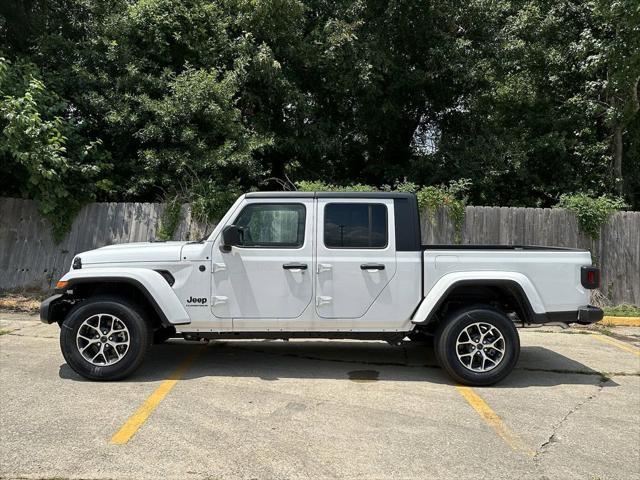 new 2024 Jeep Gladiator car, priced at $39,820