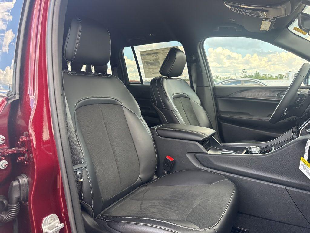 new 2025 Jeep Grand Cherokee car, priced at $39,850