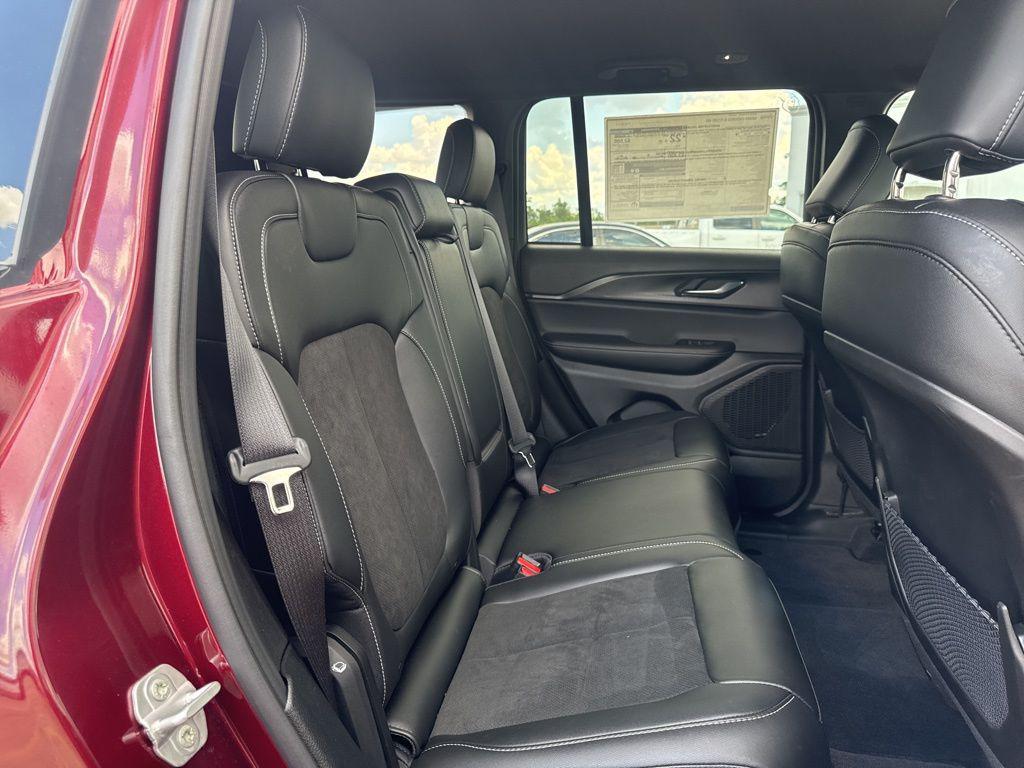 new 2025 Jeep Grand Cherokee car, priced at $39,850