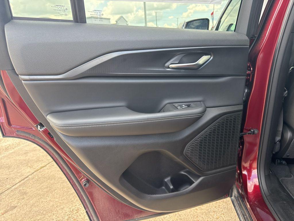 new 2025 Jeep Grand Cherokee car, priced at $39,850