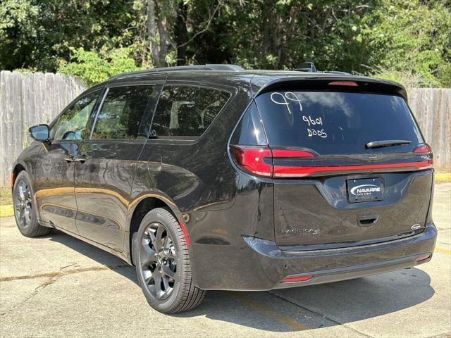 new 2024 Chrysler Pacifica car, priced at $45,285