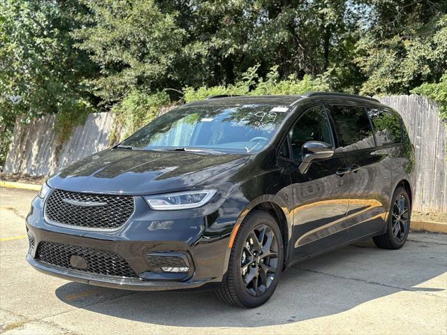 new 2024 Chrysler Pacifica car, priced at $45,285