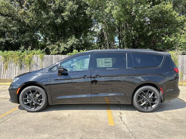 new 2024 Chrysler Pacifica car, priced at $45,285