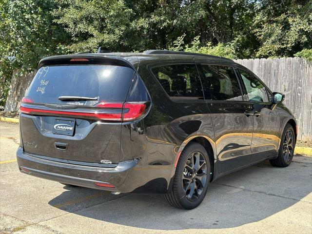 new 2024 Chrysler Pacifica car, priced at $45,285