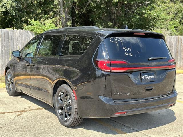 new 2024 Chrysler Pacifica car, priced at $52,285