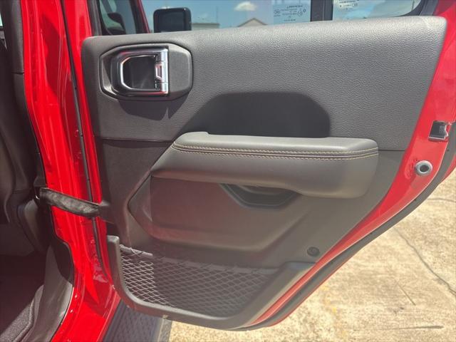 new 2025 Jeep Gladiator car, priced at $44,697