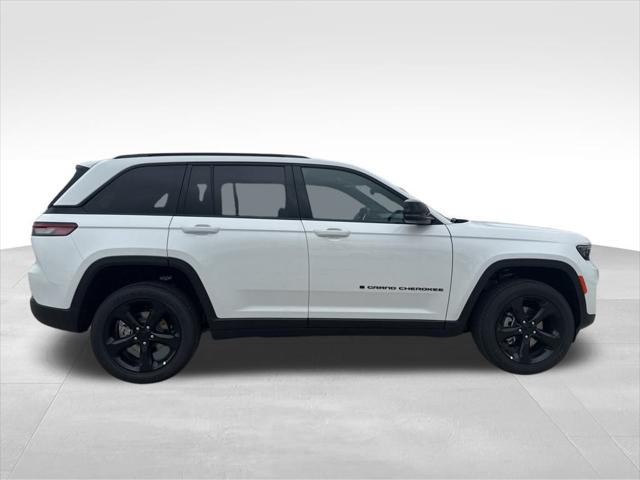 new 2025 Jeep Grand Cherokee car, priced at $38,575