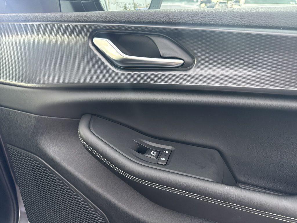 new 2025 Jeep Grand Cherokee car, priced at $33,625