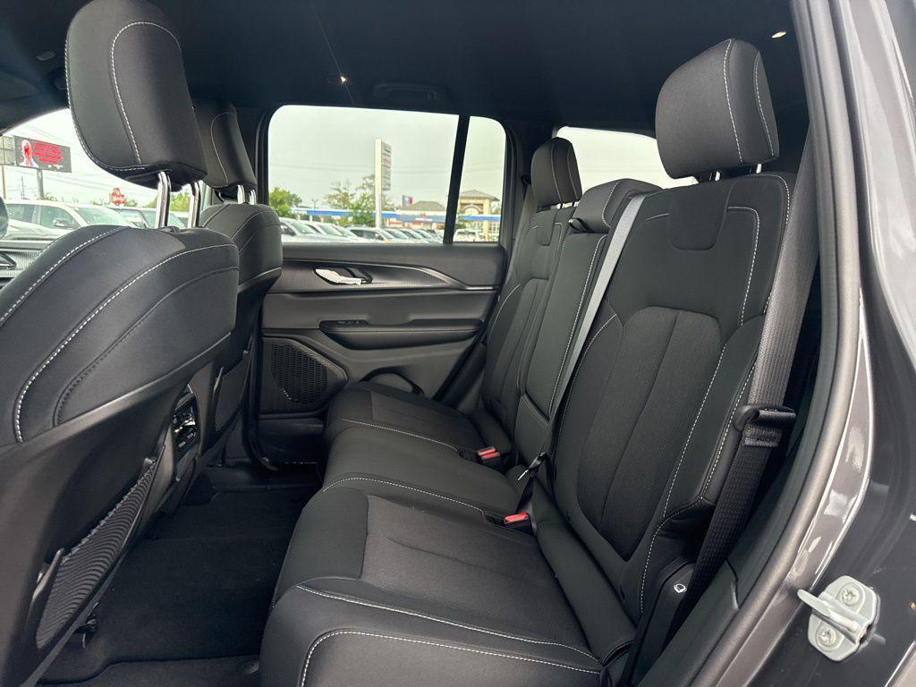 new 2025 Jeep Grand Cherokee car, priced at $33,625