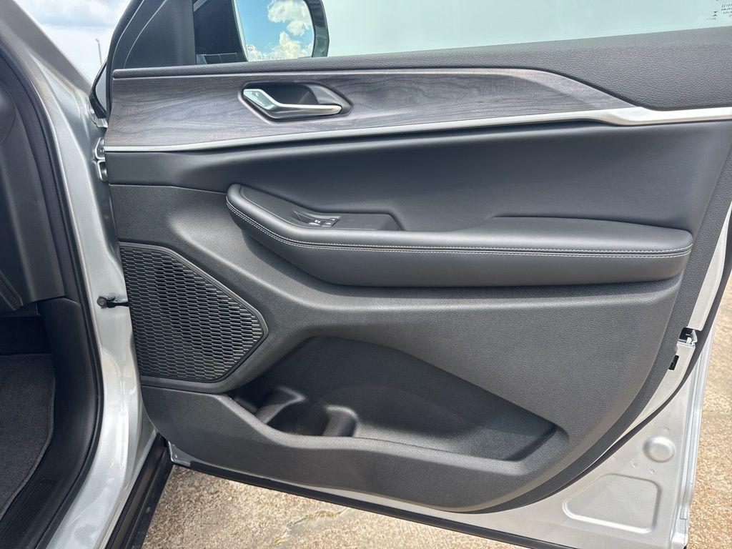 new 2025 Jeep Grand Cherokee L car, priced at $46,735