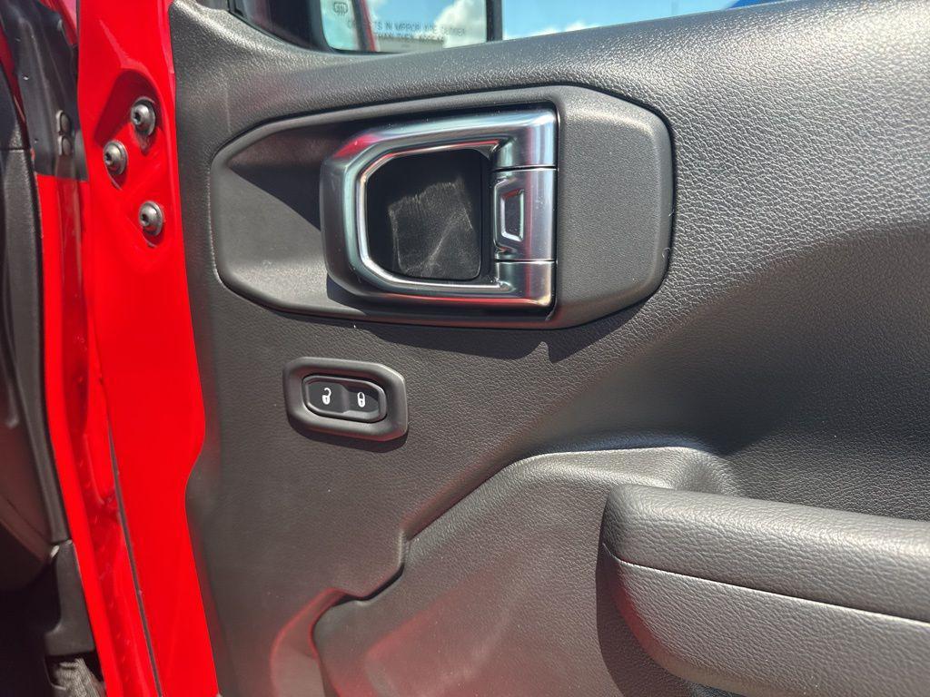 new 2025 Jeep Wrangler car, priced at $46,899