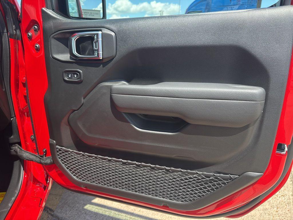 new 2025 Jeep Wrangler car, priced at $46,899