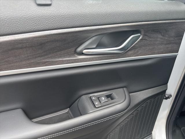 new 2025 Jeep Grand Cherokee car, priced at $47,946